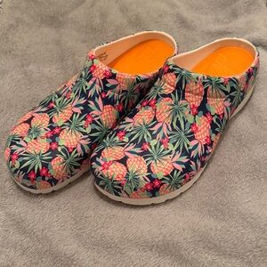 Dansko Womens Kane Clog Pineapple Summer Gardening Camping Size 40